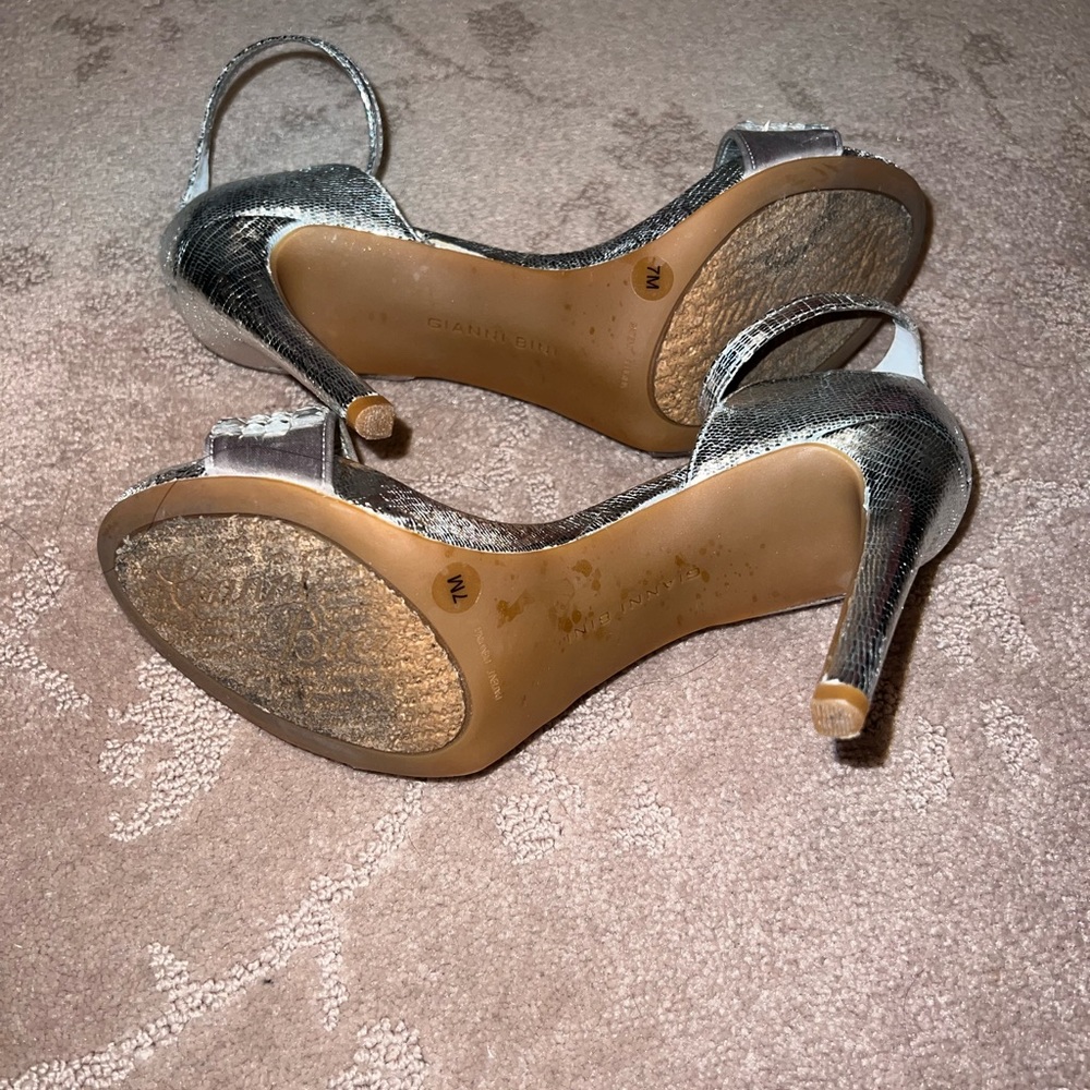 Gianni Bini Silver Heels size 7 - Picture 4 of 7